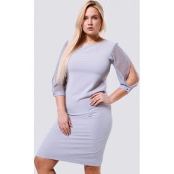 Jasnoszara Sukienka Sweet Things. Szare sukienki damskie Born2be, xl, bez wzorów, z okrągłym kołnierzem, bez rękawów, mini. Za 69,99 zł.