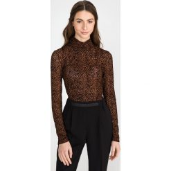 Vero Moda Fifi Koszulka Brązowy. Pomarańczowe koszulki damskie Vero Moda, s, z nadrukiem, z elastanu, bez kołnierzyka, z długim rękawem. Za 118,95 zł.