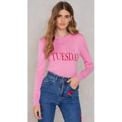 NA-KD Sweter z dzianiny Weekday - Pink. Różowe swetry klasyczne damskie marki NA-KD, z dzianiny. W wyprzedaży za 60,89 zł.