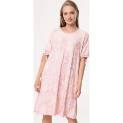 Różowa Sukienka Scorcher. Różowe sukienki damskie Born2be, na jesień, s, bez wzorów, z dzianiny, bez kołnierzyka, bez rękawów. Za 59,99 zł.