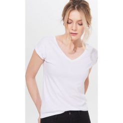 Koszulka z bawełną organiczną Eco Aware - Biały. Białe koszulki damskie Mohito, s, bez wzorów, z bawełny, bez kołnierzyka, bez rękawów. Za 39,99 zł.