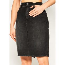 Spódnica jeansowa Tommy Jeans Dyabk DW0DW08130. Szare spódniczki damskie Tommy Jeans, bez wzorów, z elastanu. W wyprzedaży za 309,00 zł.