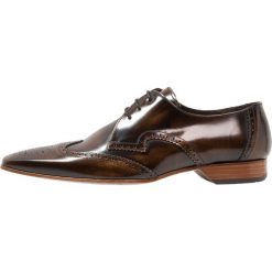 Jeffery West ESCOBAR WINGCAP DERBY Oksfordki camel. Brązowe buty wizytowe męskie marki Jeffery West, bez wzorów, ze skóry, eleganckie, na sznurówki. W wyprzedaży za 467,35 zł.