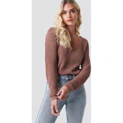 NA-KD Sweter z głębokim dekoltem V - Pink. Różowe swetry klasyczne damskie marki NA-KD, dekolt w kształcie v. Za 121,95 zł.