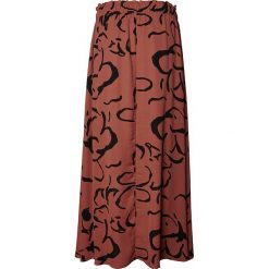 Koszulka "Ilona" w kolorze czerwonobrązowo-czarnym. Czerwone koszulki damskie Vero Moda, m, bez wzorów, bez kołnierzyka, bez rękawów. W wyprzedaży za 99,95 zł.
