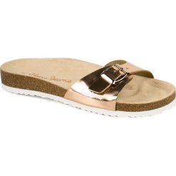 Pepe Jeans - Klapki Oban. Żółte klapki damskie Pepe Jeans, w paski, z jeansu, bez obcasa, na obcasie. W wyprzedaży za 119,90 zł.