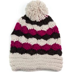 Czapka damska kolorowa i wielki pompon beżowo różowa. Brązowe czapki zimowe damskie Art of Polo, w kolorowe wzory. Za 36,52 zł.