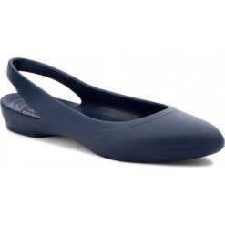 SANDAŁY EVE SLINGBACK. Niebieskie sandały damskie Crocs, bez wzorów, z materiału, bez obcasa, bez zapięcia. W wyprzedaży za 69,99 zł.