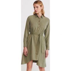 Sukienka z Tencelu™ - Zielony. Zielone sukienki damskie Reserved, s, bez wzorów, bez kołnierzyka, bez rękawów. Za 139,99 zł.
