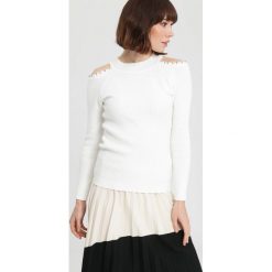 Biały Sweter Tape. Białe swetry klasyczne damskie marki other, na jesień, l. Za 69,99 zł.
