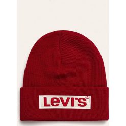 Levi's - Czapka. Czerwone czapki damskie Levi's®, bez wzorów, z dzianiny. Za 129,90 zł.