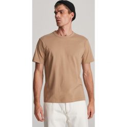 T-shirt basic z bawełny organicznej - Beżowy. Brązowe t-shirty męskie Reserved, s, bez wzorów, z bawełny, bez kołnierzyka. W wyprzedaży za 19,99 zł.