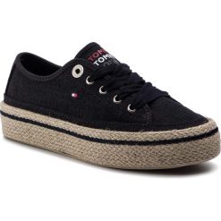 Espadryle TOMMY HILFIGER - Jute Detail Flatform Sneaker FW0FW04262 Midnight 403. Niebieskie espadryle damskie TOMMY HILFIGER, bez wzorów, z tworzywa sztucznego, bez obcasa, na płaskiej podeszwie. W wyprzedaży za 219,00 zł.