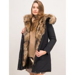 Kurtka zimowa Woolrich Luxury Boulder WWCPS2815 UT0573. Czarne kurtki damskie Woolrich, na zimę, l, bez wzorów, z poliesteru, bez kaptura. W wyprzedaży za 2559,00 zł.
