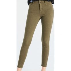 Spodnie z wysokim stanem - Khaki. Brązowe spodnie damskie z wysokim stanem marki Sinsay, s, z podwyższonym stanem. Za 39,99 zł.