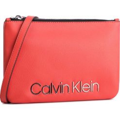 Torebka CALVIN KLEIN - Ck Must Crossover K60K605485 809. Pomarańczowe listonoszki damskie Calvin Klein, bez wzorów, ze skóry ekologicznej, bez dodatków. W wyprzedaży za 299,00 zł.