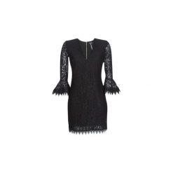 Sukienki krótkie Guess LARINA. Czarne sukienki damskie Guess, s, bez wzorów, bez kołnierzyka, z krótkim rękawem, krótkie, mini. Za 609,00 zł.