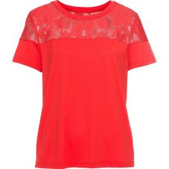 Shirt z koronką bonprix truskawkowy. Czerwone koszulki damskie bonprix, w koronkowe wzory, z koronki, eleganckie, bez kołnierzyka, bez rękawów. Za 74,99 zł.
