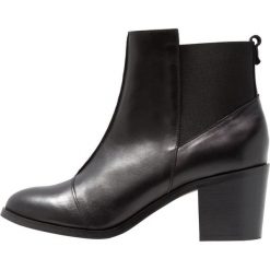 Zign Ankle boot black. Czarne botki damskie marki Zign, ze skóry, bez obcasa, bez zapięcia. Za 419,00 zł.