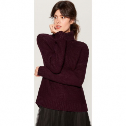 Sweter z golfem - Bordowy. Czerwone golfy damskie marki Mohito, s. W wyprzedaży za 29,99 zł.