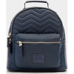Granatowy pikowany plecak. Niebieskie plecaki damskie Pull&Bear, bez wzorów. Za 59,90 zł.