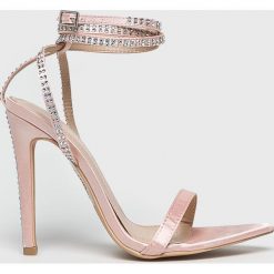 Glamorous - Sandały. Czarne sandały damskie Glamorous, bez wzorów, z materiału, bez obcasa, na obcasie, na klamry. W wyprzedaży za 99,90 zł.