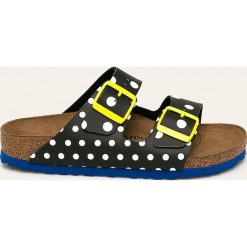 Birkenstock - Klapki Arizona. Czarne klapki damskie Birkenstock, bez wzorów, ze skóry ekologicznej, bez obcasa, na obcasie. Za 319,90 zł.