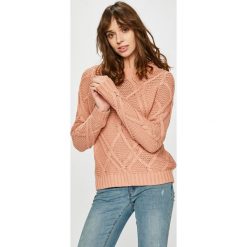 Vero Moda - Sweter. Różowe swetry klasyczne damskie Vero Moda, l, z bawełny, z okrągłym kołnierzem. W wyprzedaży za 99,90 zł.