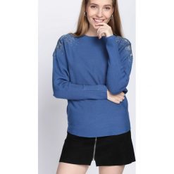 Niebieski Sweter Sunday Moon. Niebieskie swetry klasyczne damskie marki Born2be, m, z aplikacjami, z dekoltem w łódkę. Za 39,99 zł.