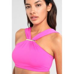 MICHAEL Michael Kors LOGO BAR HIGH NECK Góra od bikini ultra pink. Czerwone bikini MICHAEL Michael Kors. Za 419,00 zł.