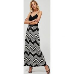 Spódnica maxi z nadrukiem. Czarne spódniczki damskie Moodo, xxl, z nadrukiem, z elastanu, maxi, trapezowe. Za 69,99 zł.
