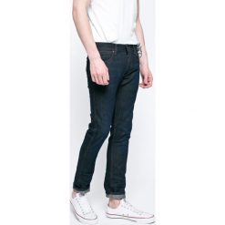 Wrangler - Jeansy Spencer. Niebieskie jeansy męskie regular Wrangler, z aplikacjami, z bawełny. Za 339,90 zł.