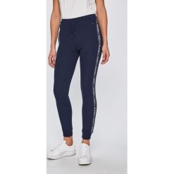 Tommy Hilfiger - Spodnie. Niebieskie spodnie damskie TOMMY HILFIGER, s, bez wzorów, z bawełny. W wyprzedaży za 239,90 zł.