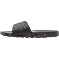 Nike Sportswear BENASSI SOLARSOFT Sandały kąpielowe black/anthracite. Czarne kąpielówki męskie marki Nike Sportswear, z materiału. Za 129,00 zł.