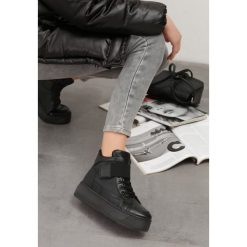 Czarne Sneakersy Lubna. Czarne buty sportowe damskie Born2be, bez wzorów, z dresówki, sportowe. Za 109,99 zł.