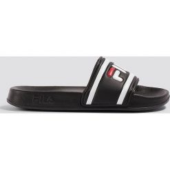 FILA Klapki Morro Bay Wmn - Black. Czarne klapki damskie marki Fila, w paski, bez obcasa. Za 80,95 zł.