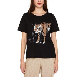 Koszulka w kolorze czarnym. Czarne koszulki damskie Esprit Woman, xs, z nadrukiem, z okrągłym kołnierzem, bez rękawów. W wyprzedaży za 65,95 zł.