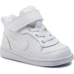 Buty NIKE - Court Borough Mid 870027 100 Blanc. Białe półbuty dziewczęce Nike, na rzepy. W wyprzedaży za 149,00 zł.