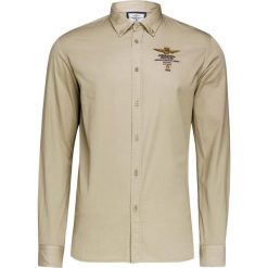 Koszula AERONAUTICA MILITARE Beżowy. Brązowe koszule męskie marki Aeronautica Militare, z haftami, biznesowe, z włoskim kołnierzykiem, bez rękawów. W wyprzedaży za 336,00 zł.