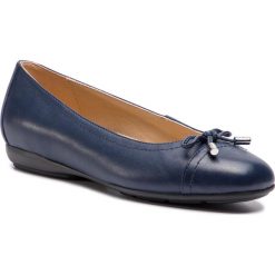 Baleriny GEOX - D Annytah D D927ND 00085 C4000 Blue. Niebieskie baleriny damskie Geox, bez wzorów, ze skóry ekologicznej, klasyczne, bez obcasa, na płaskiej podeszwie. Za 389,00 zł.