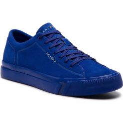 Tenisówki TOMMY HILFIGER - Corporate Suede Sneaker FM0FM02090 Mazarine Blue 440. Niebieskie półbuty męskie TOMMY HILFIGER, na co dzień, bez wzorów, ze skóry, bez zapięcia. Za 449,00 zł.