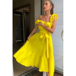 Sukienka BADIA YELLOW. Żółte sukienki damskie Sukienka BADIA YELLOW, s, bez wzorów, bez kołnierzyka, bez rękawów, długie. W wyprzedaży za 79,00 zł.