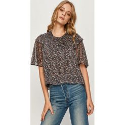 Pepe Jeans - Bluzka Grace. Bluzki damskie Pepe Jeans, na co dzień, s, w kwiaty, z poliesteru, casualowe, z okrągłym kołnierzem, z krótkim rękawem. Za 279,90 zł.