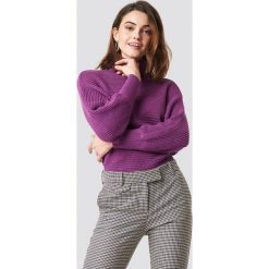 NA-KD Sweter z dzianiny z wywijanym golfem - Purple. Fioletowe swetry damskie NA-KD, bez wzorów, z bawełny, bez rękawów, bez kaptura. W wyprzedaży za 60,97 zł.