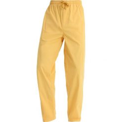 Chinosy męskie: Obey Clothing EASY PANT Spodnie materiałowe dusty yellow