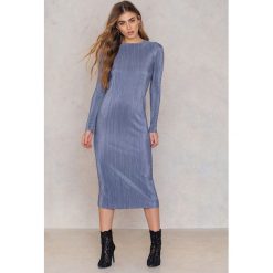 NA-KD Party Błyszcząca plisowana sukienka - Blue. Niebieskie sukienki na komunię marki NA-KD Party, na imprezę, z poliesteru, midi, proste. Za 60,95 zł.