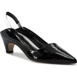 Sandały BRUNO PREMI - Vernice + Nappa BW4204X Nero/Bianco. Czarne klapki damskie Bruno Premi, bez wzorów, ze skóry, bez obcasa, na obcasie. W wyprzedaży za 329,00 zł.