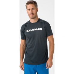 Salomon Agile Graphic Koszulka Szary. Szare podkoszulki męskie Salomon, l, z haftami, z poliesteru, z krótkim rękawem. Za 137,95 zł.