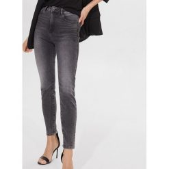 Jeansy skinny z wysokim stanem - Szary. Szare jeansy damskie Mohito, bez wzorów, z jeansu, z podwyższonym stanem. Za 119,99 zł.