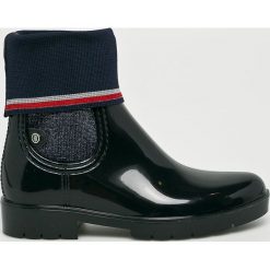 Tommy Hilfiger - Kalosze. Niebieskie kalosze damskie marki TOMMY HILFIGER, z materiału. W wyprzedaży za 299,90 zł.